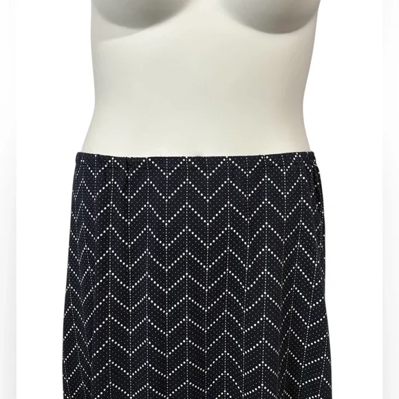 Tommy Hilfiger, Navy Blue Polka Dot Chevron Skirt, Small - Picture 3 of 8